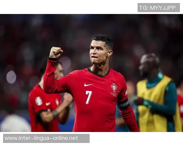 2017年足球界的璀璨明星C罗展现无与伦比的竞技魅力与领袖风范 2017年足球界的璀璨明星C罗展现无与伦比的竞技魅力与领袖风范