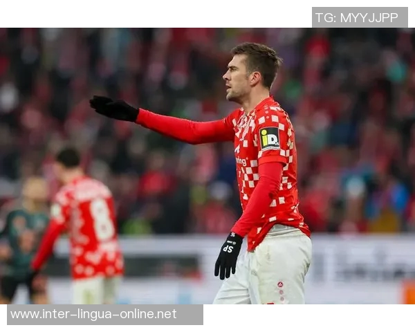 11号后卫足球明星的传奇之路与辉煌成就解析 11号后卫足球明星的传奇之路与辉煌成就解析