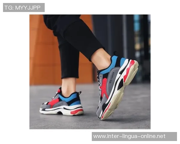 巴黎世家携手足球明星打造时尚新风潮引领潮流先锋