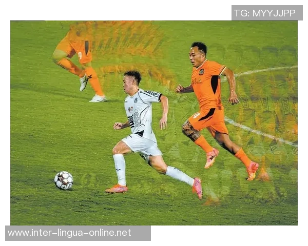 现役足球明星风采大赏：聚焦全球顶尖球员的精彩瞬间与独特魅力