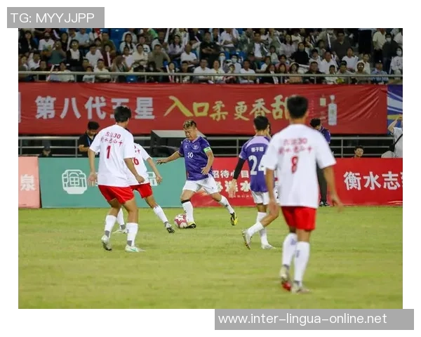 白衣姐姐挑战足球明星知识大赛看她能否一一猜中球星身份 白衣姐姐挑战足球明星知识大赛看她能否一一猜中球星身份