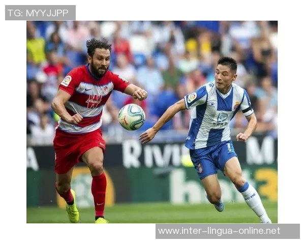 赛后分析:上海足球队与北京足球队的表现与状态对比探讨 赛后分析:上海足球队与北京足球队的表现与状态对比探讨