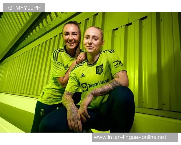 足球明星们的妻子们的生活与挑战:背后的故事与荣耀 足球明星们的妻子们的生活与挑战:背后的故事与荣耀